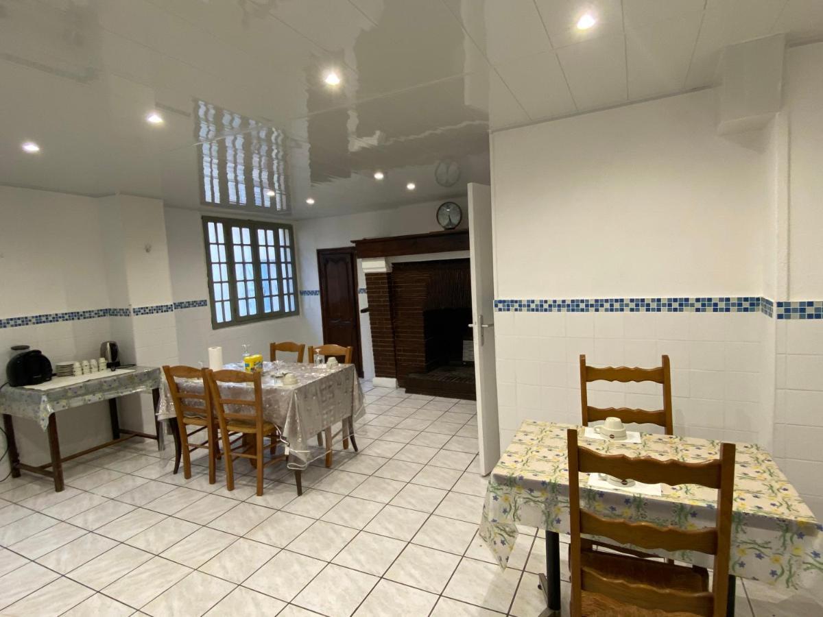 Hotel Normandy Dreux Bagian luar foto