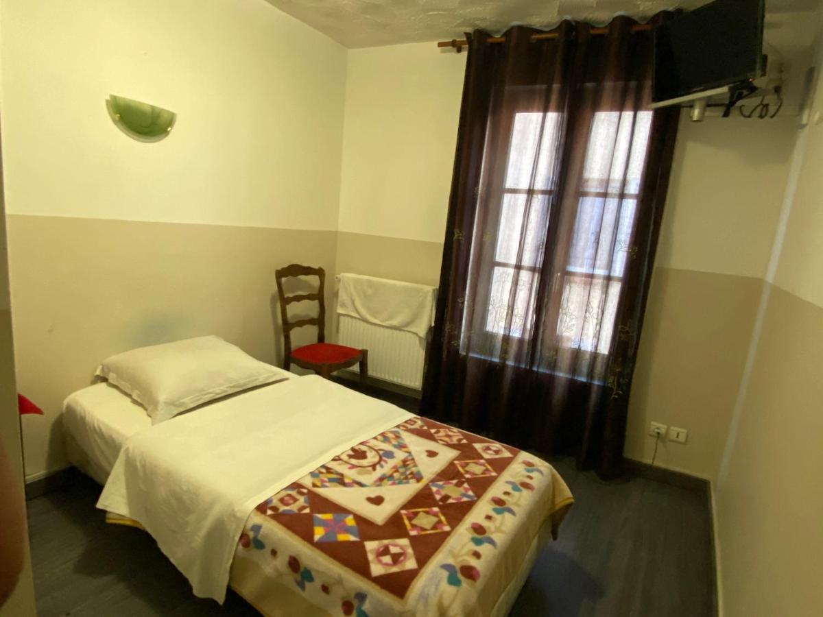 Hotel Normandy Dreux Bagian luar foto