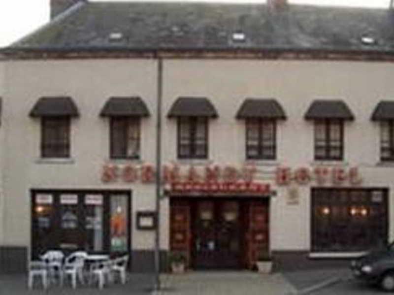 Hotel Normandy Dreux Bagian luar foto
